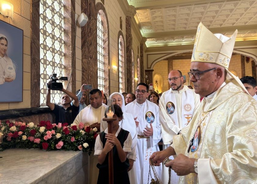 Misa en acción de gracias por la canonización de la Madre Carmen